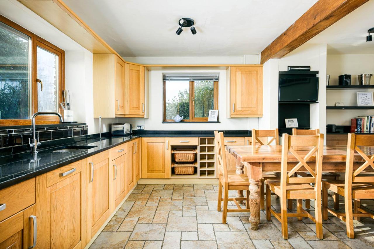 브리스틀 The West Barn Near Bath, Sleeps 24 And 2 Hot Tubs 빌라 외부 사진