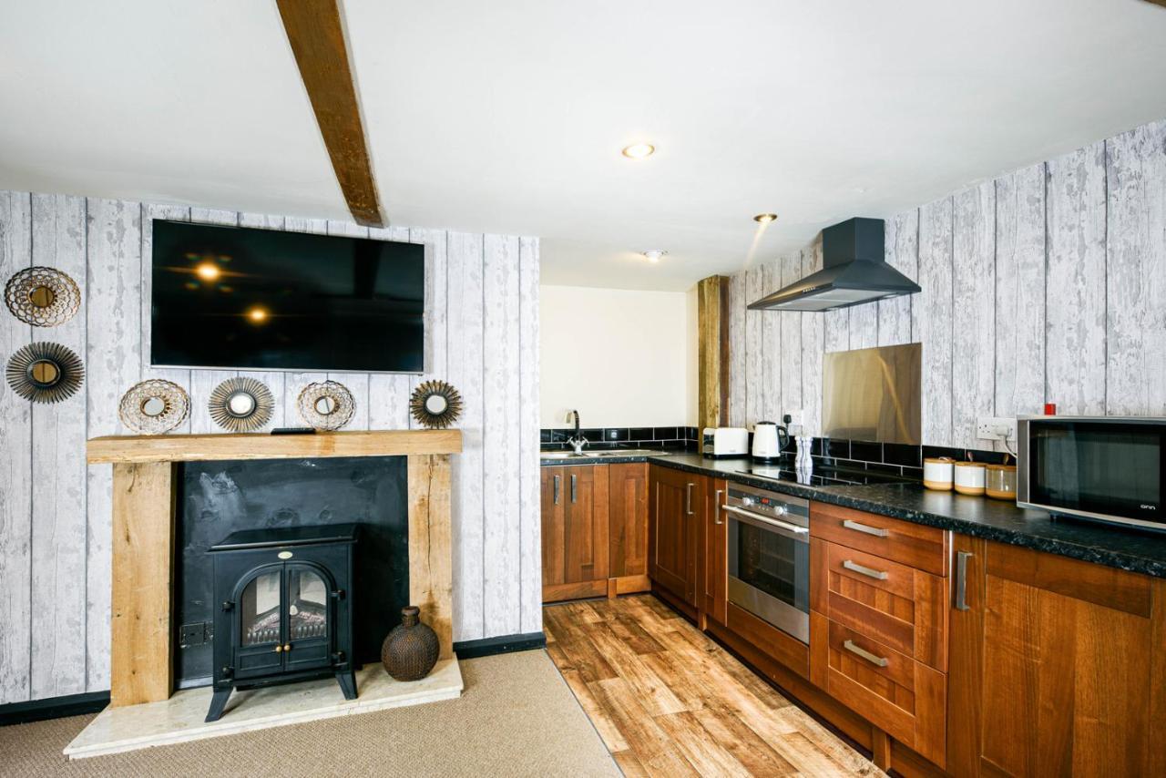 브리스틀 The West Barn Near Bath, Sleeps 24 And 2 Hot Tubs 빌라 외부 사진