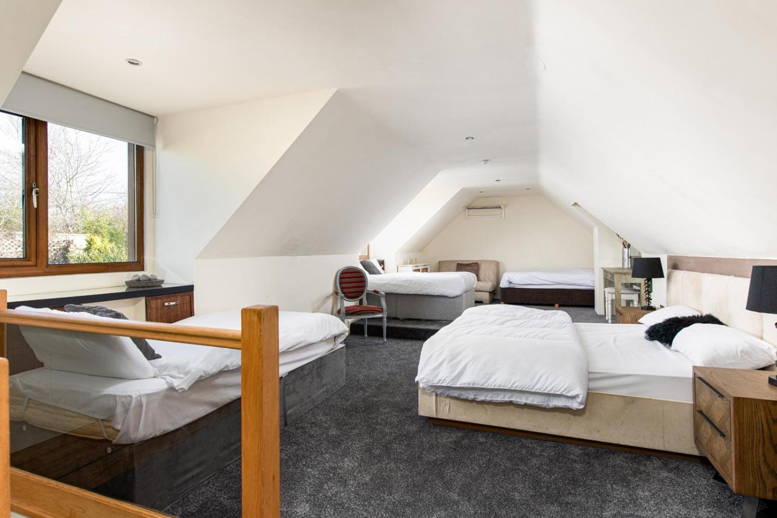 브리스틀 The West Barn Near Bath, Sleeps 24 And 2 Hot Tubs 빌라 외부 사진