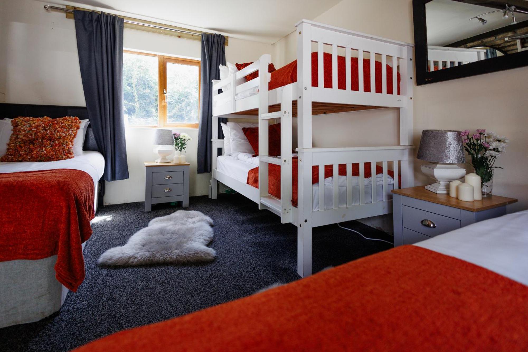 브리스틀 The West Barn Near Bath, Sleeps 24 And 2 Hot Tubs 빌라 외부 사진