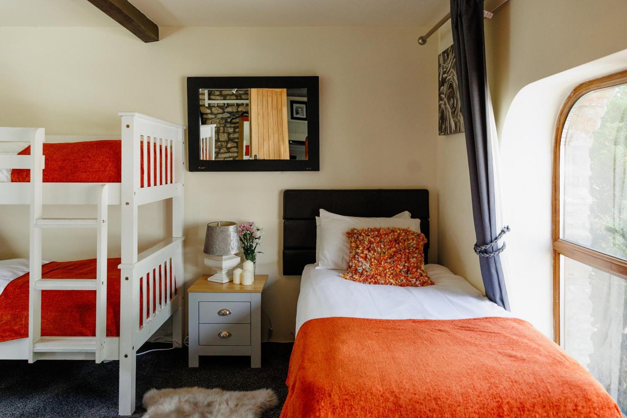 브리스틀 The West Barn Near Bath, Sleeps 24 And 2 Hot Tubs 빌라 외부 사진