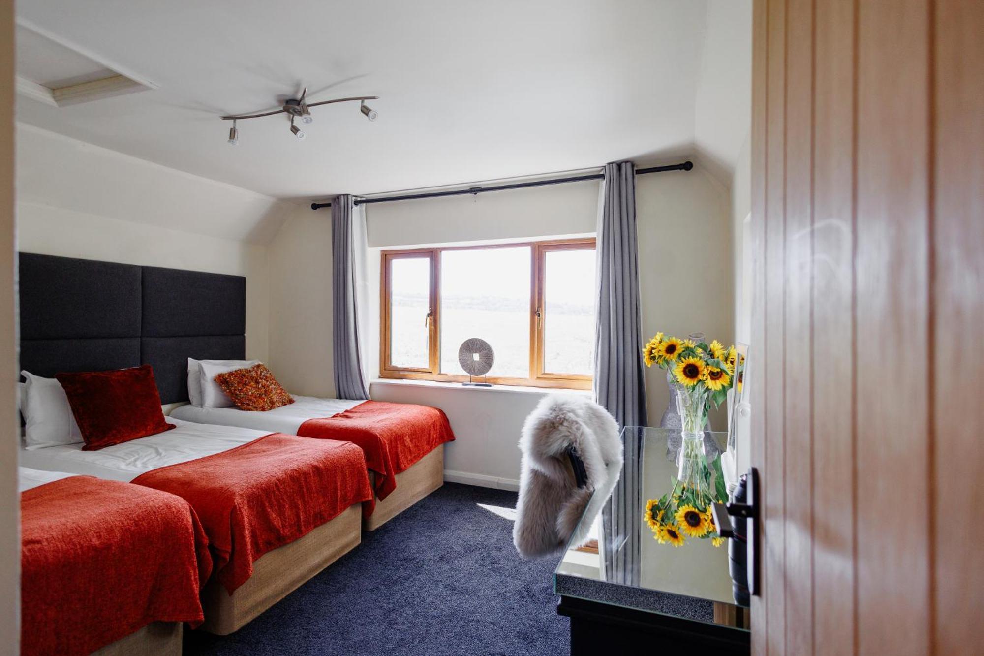 브리스틀 The West Barn Near Bath, Sleeps 24 And 2 Hot Tubs 빌라 외부 사진