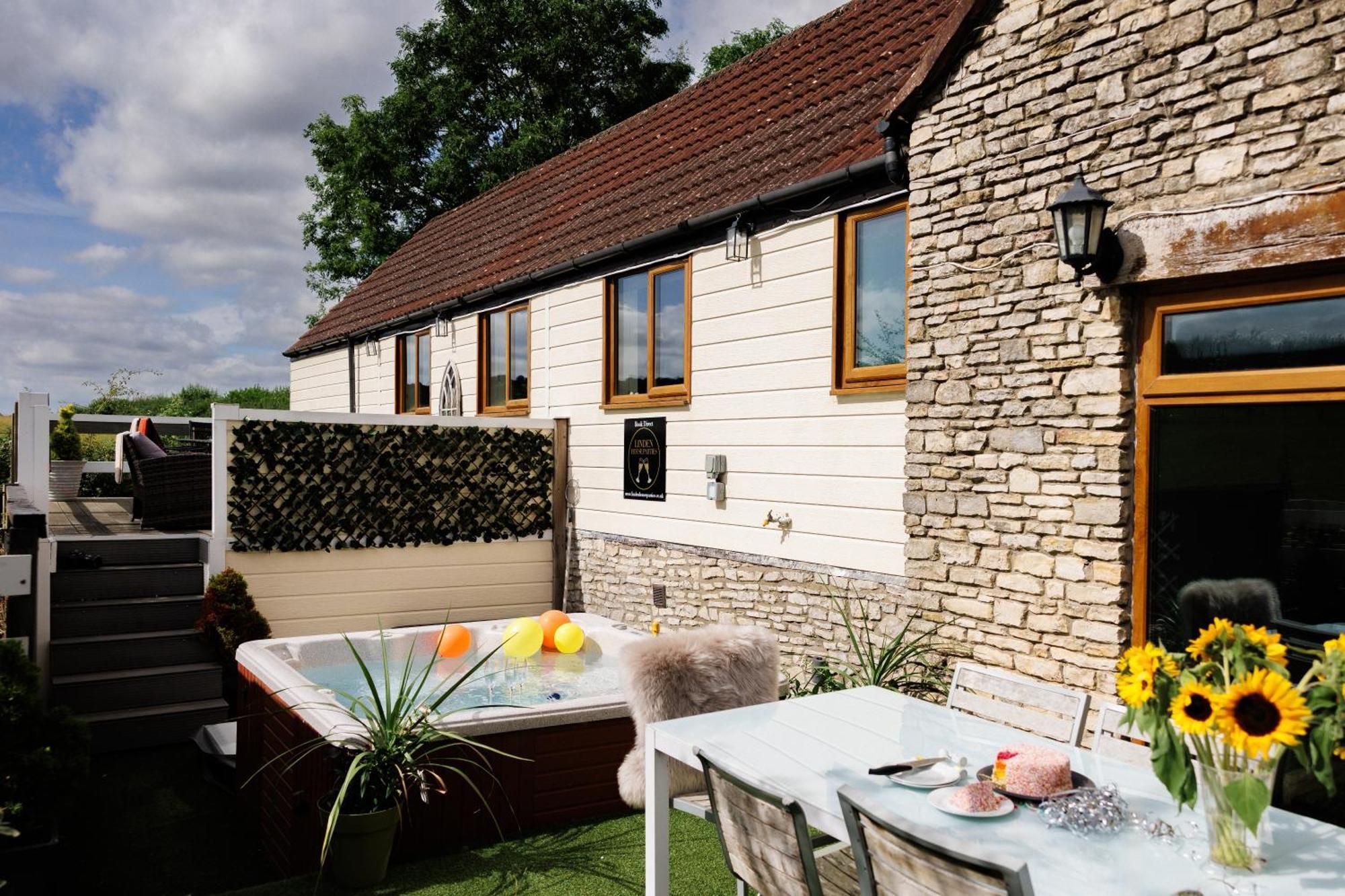 브리스틀 The West Barn Near Bath, Sleeps 24 And 2 Hot Tubs 빌라 외부 사진