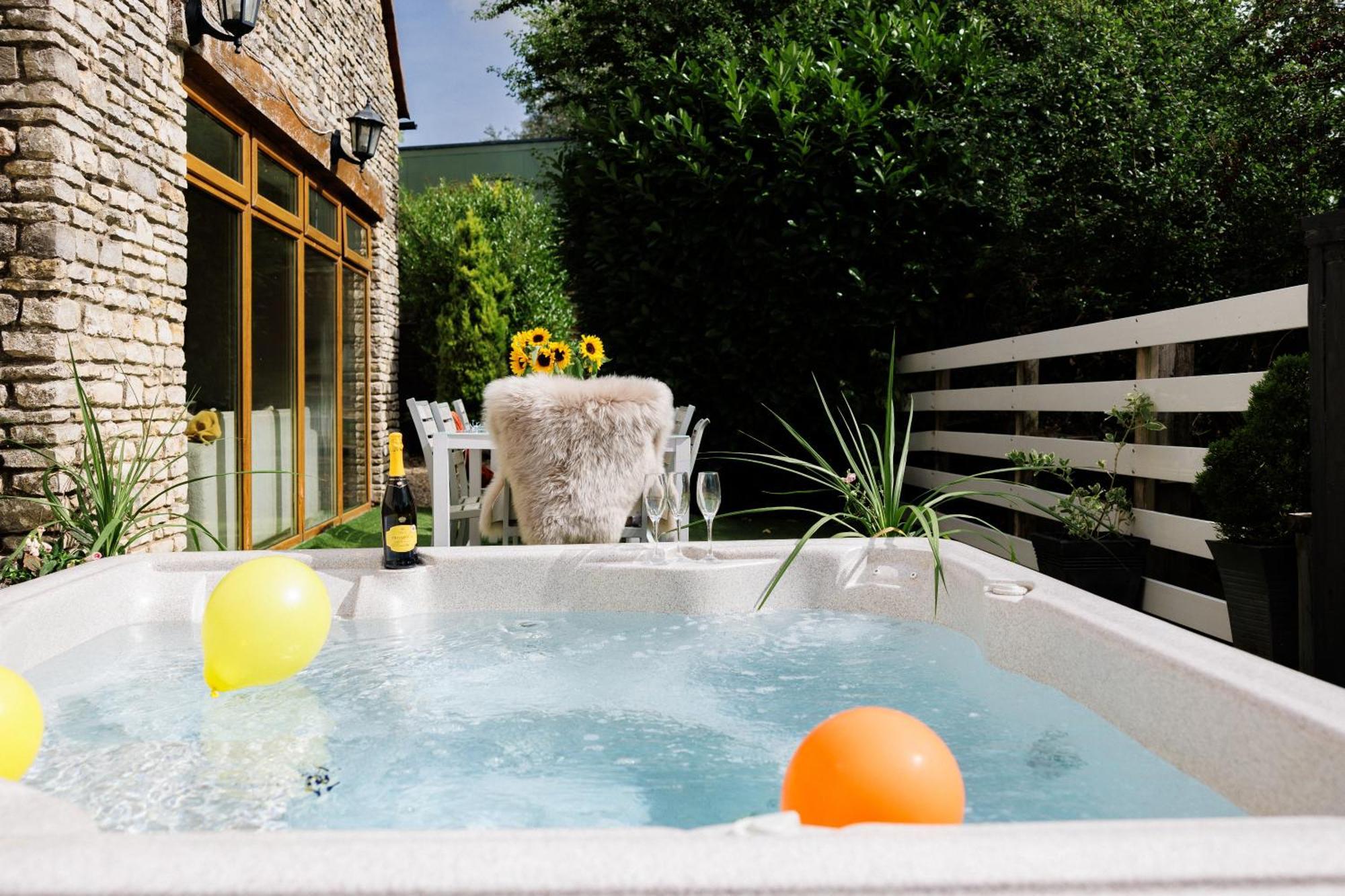 브리스틀 The West Barn Near Bath, Sleeps 24 And 2 Hot Tubs 빌라 외부 사진
