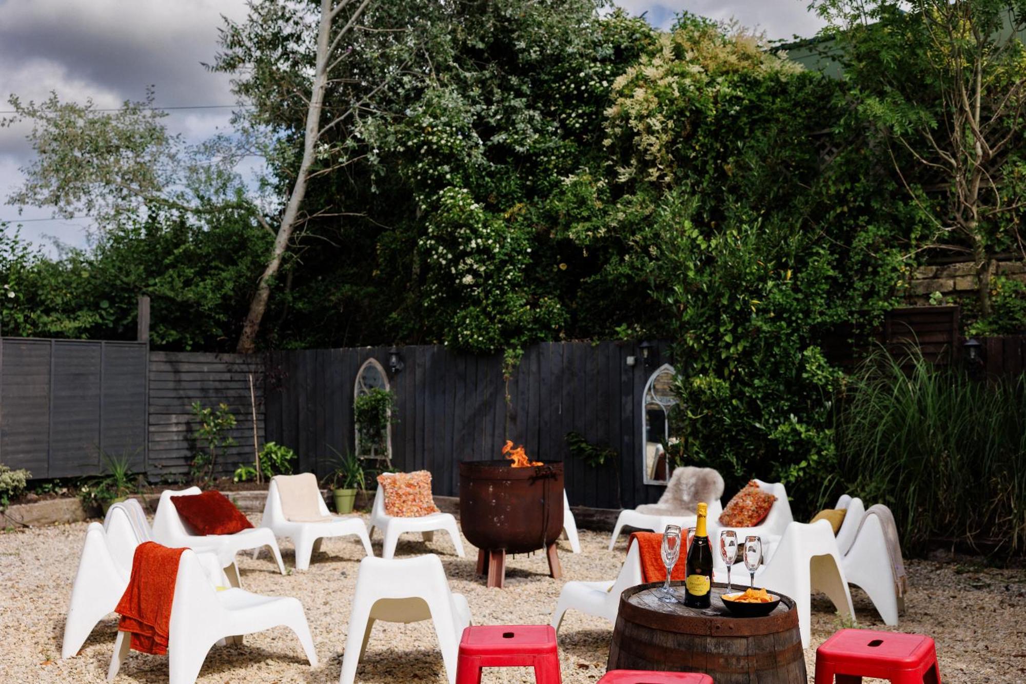 브리스틀 The West Barn Near Bath, Sleeps 24 And 2 Hot Tubs 빌라 외부 사진